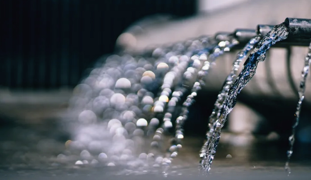 杭州多個小區自來水發臭！居民：像老鼠尸體的氣味