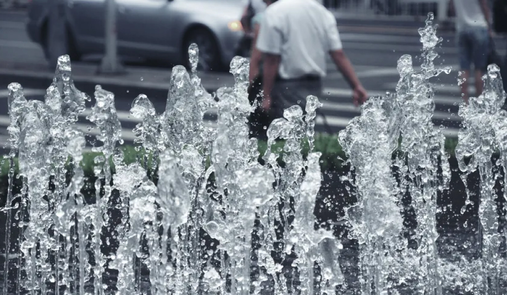 因拖欠污水處理費，污水廠起訴縣政府索賠5.7億，當地擬回購化債